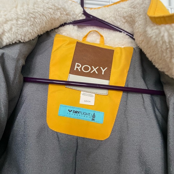 Beautiful gold winter jacket - Picture 5 of 8